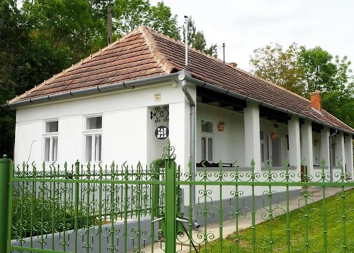 Van egy ház